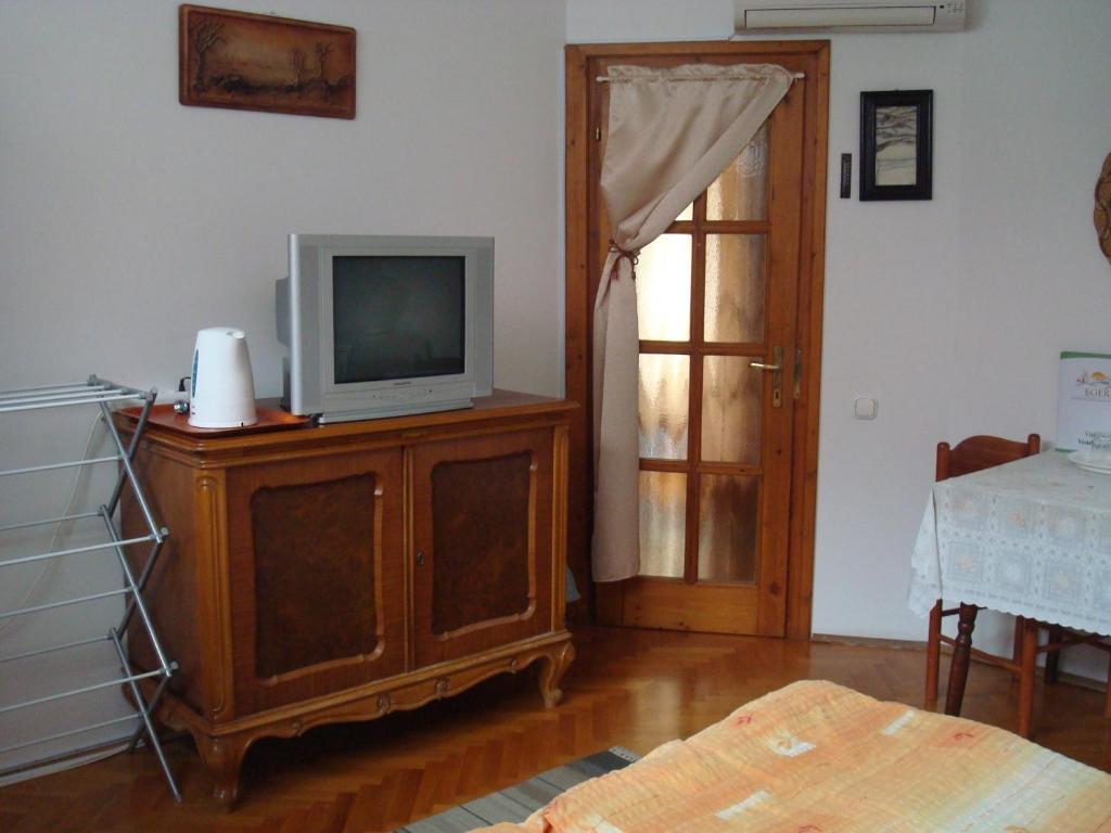 Vincze Vendeghaz Apartment Eger Bilik gambar